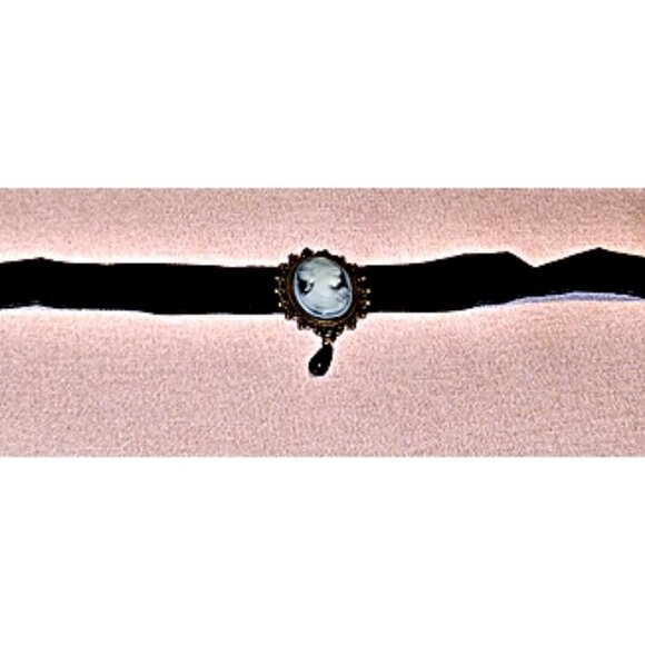 Black Velvet Choker w/ Blue Cameo Black Bead NEW - Picture 2 of 3